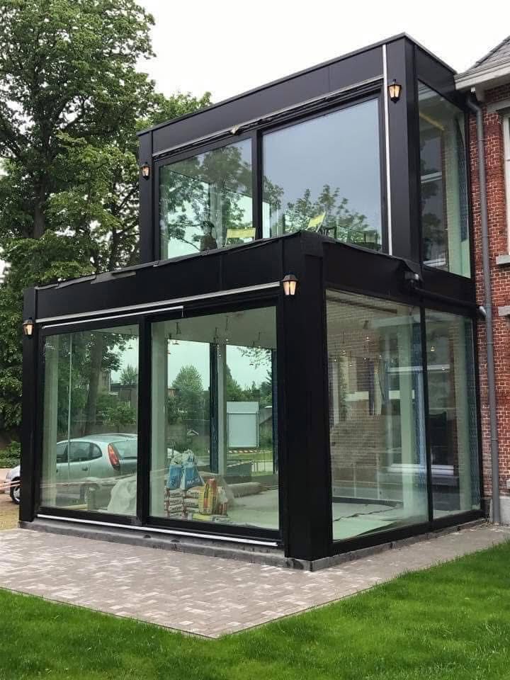 Glazen aanbouw