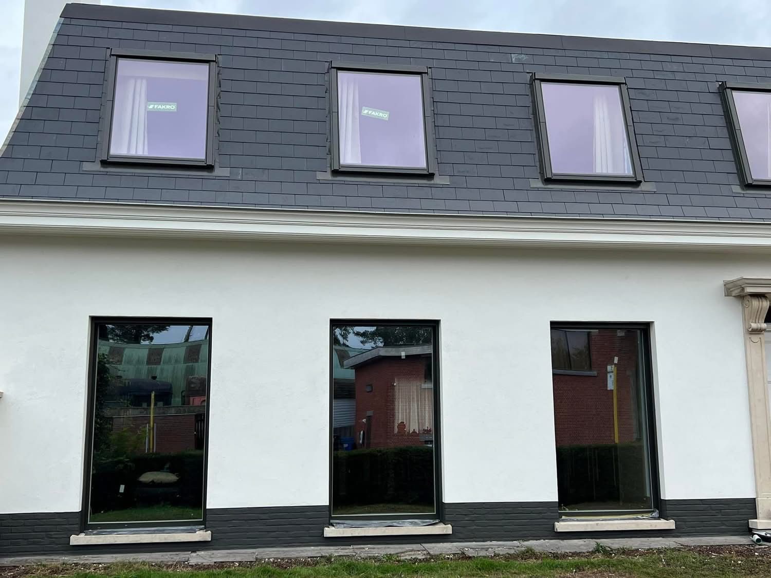 Villa met ramen en deuren van Correct-Project